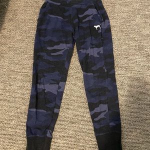 Blue cami leggings.
